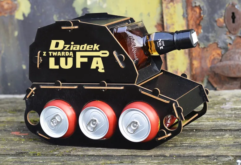 Czołg na whisky, stojak na alkohol Dziadek z Twardą Lufą