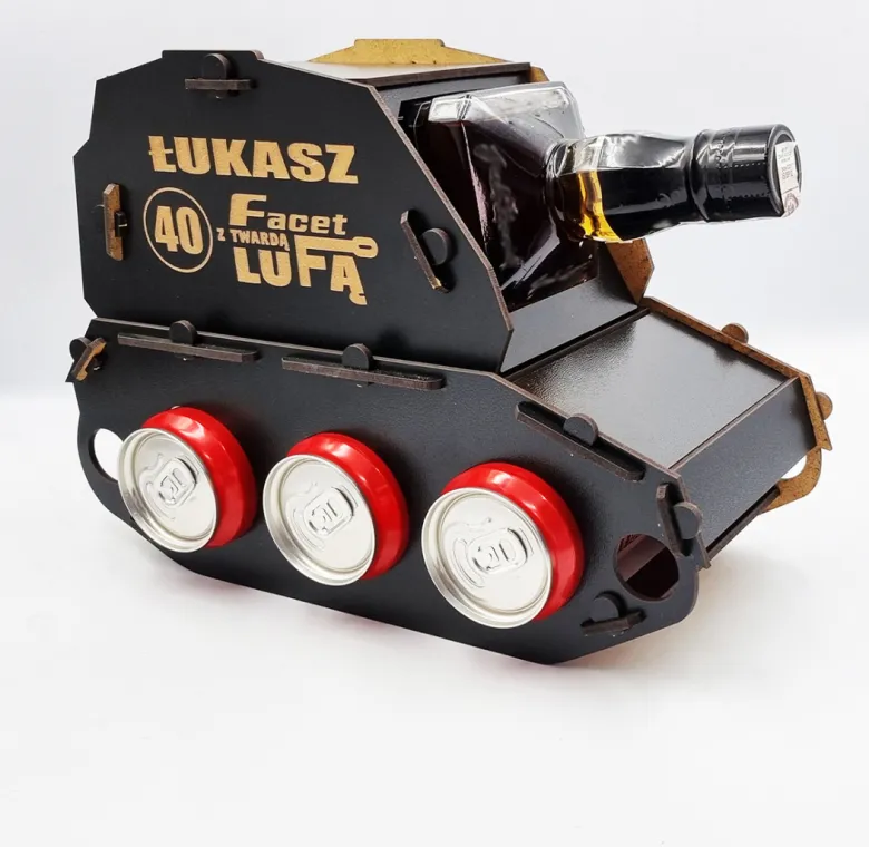 Czołg na whisky z grawerem, stojak na alkohol