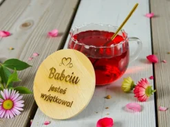 Filiżanka 450 ml z Pokrywką i Łyżeczką dla Babci - Prezent na Dzień Babci i Dziadka Świadka