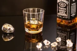 Metalowe czaszki do drinków