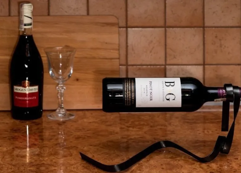 Stojak na wino WSTĄŻKA - CZARNA