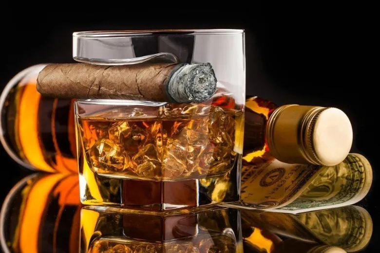 Szklanka na whisky i cygaro