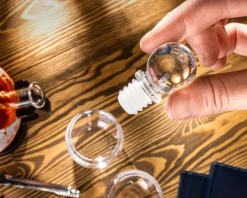 Zestaw do whisky GLOBUS: karafka, 2 szklanki i kamienne kostki - prezent na 40 50 60 70 urodziny dla faceta taty męża mężczyzny