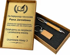 Zestaw Długopis i Brelok Drewniany w Pudełku z Grawerem - Prezent na Dzień Nauczyciela dla Wychowawcy Nauczyciela